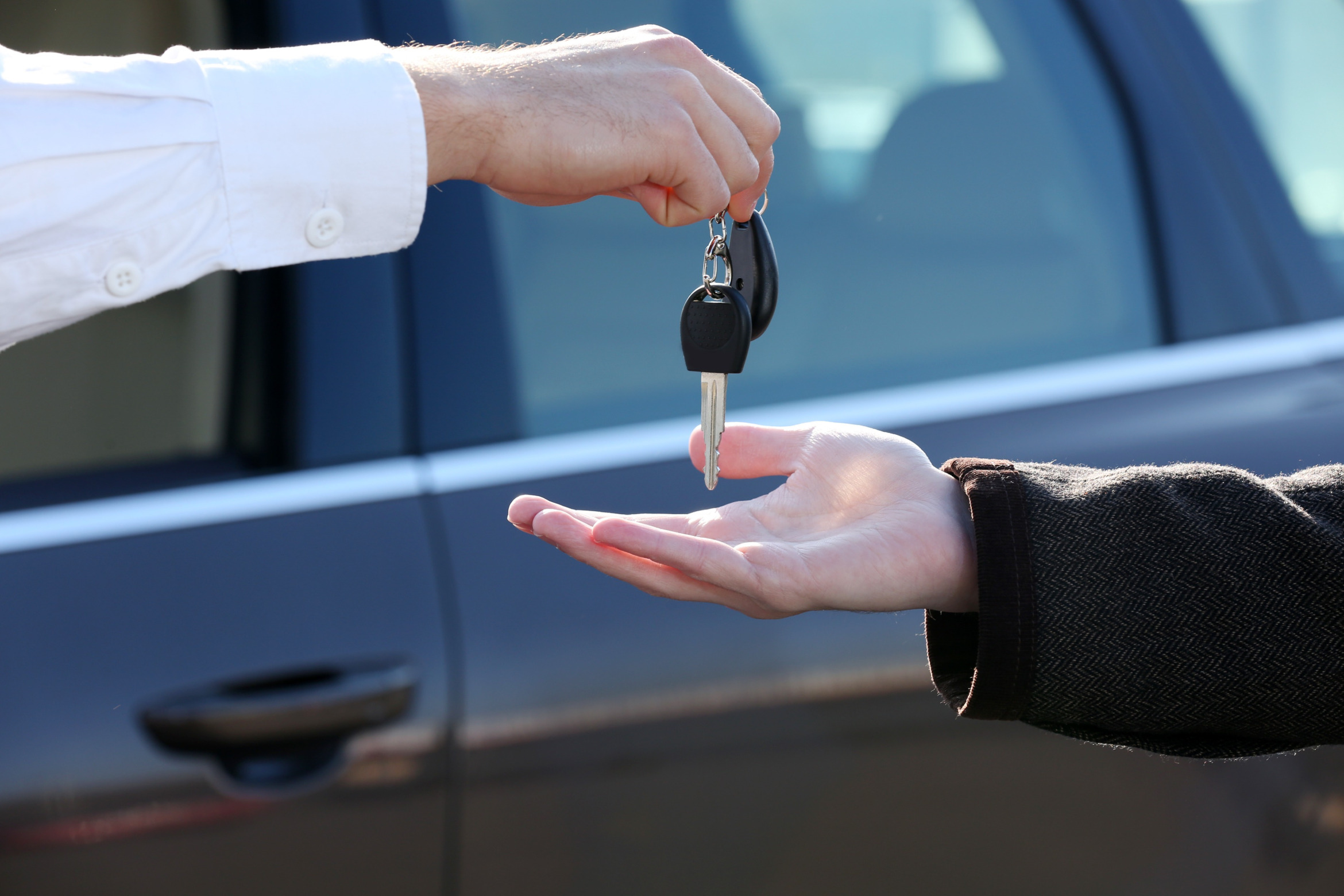 Übergabe Autoschlüssel; Wirtschaftsdetektei in Hamburg, Detektivagentur in Hamburg, Detektivteam in Hamburg, Detektei in Hamburg